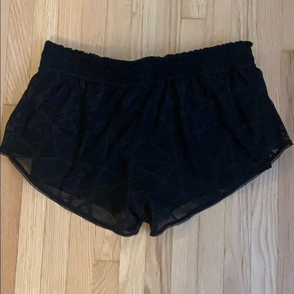 Lululemon spanky shorts with mesh design over top - Picture 3 of 4